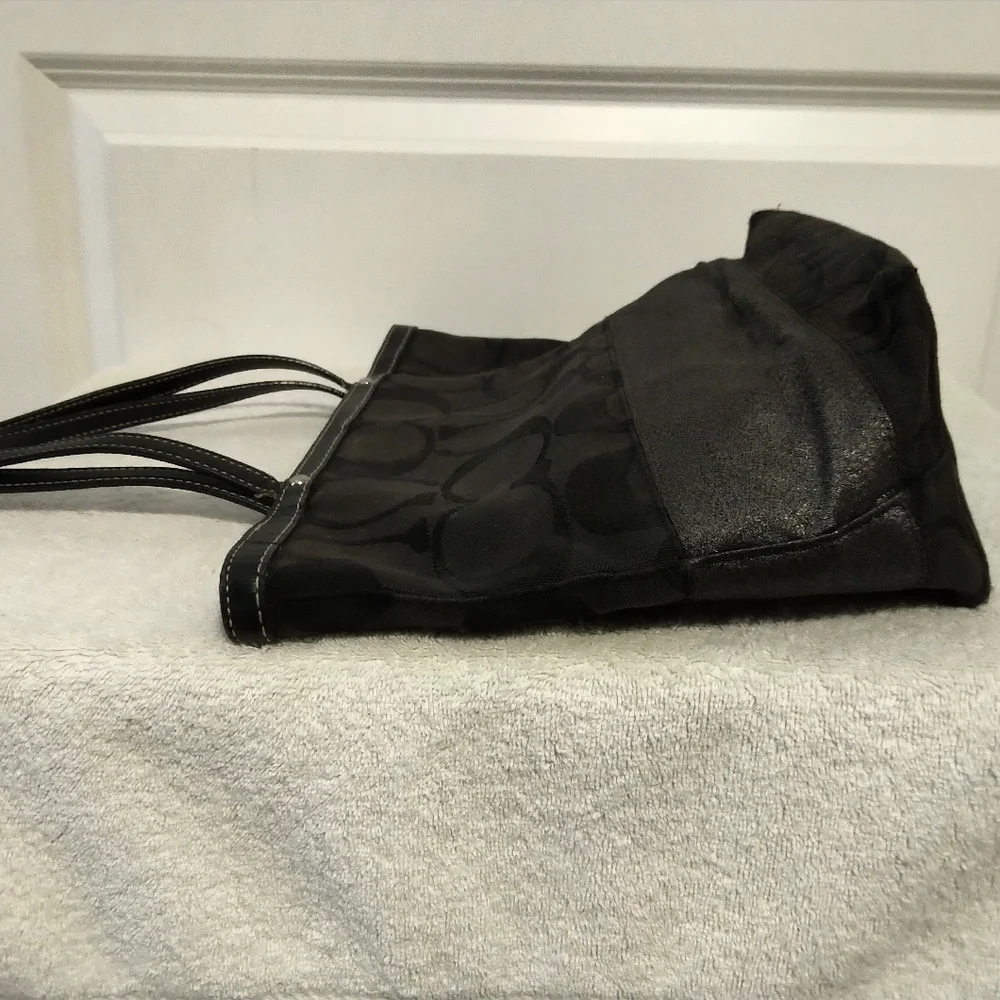 Authentic Coach Black Hamptons Signature Stripe Tote Purse - 10124